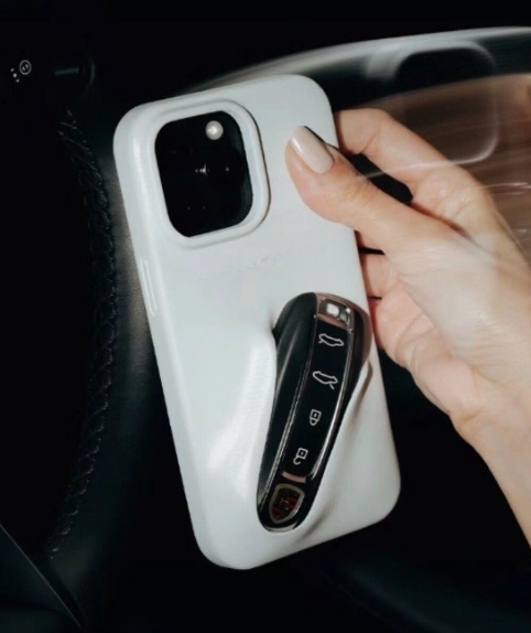 CAR PHONE CASE